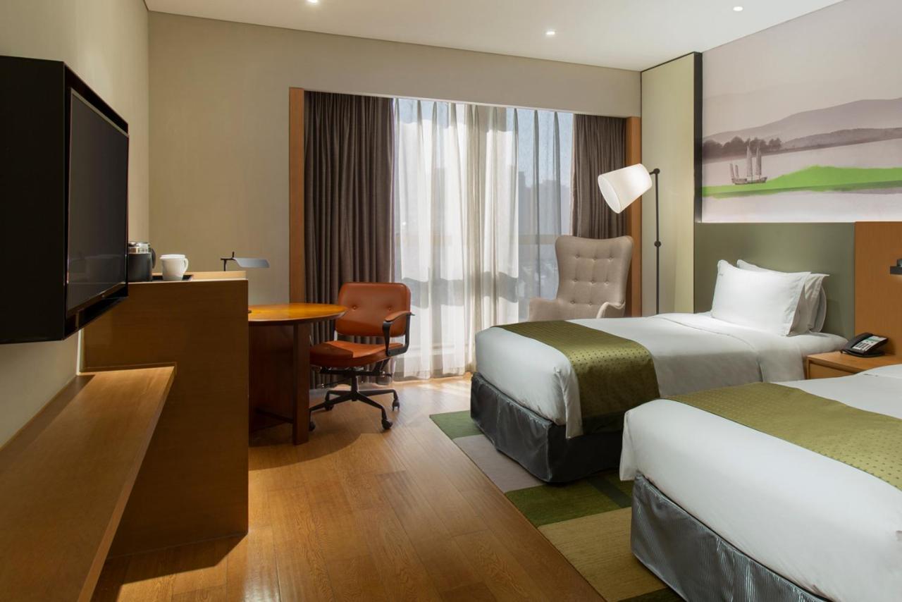Holiday Inn & Suites Tianjin Downtown By Ihg,Tianjin Drum Tower,Joycity Shopping Mall,Tianjin Ancient Cultural Street,Haihe River,The Porcelain House,Convenient Access To Tianjin Binhai International Airport Exterior photo