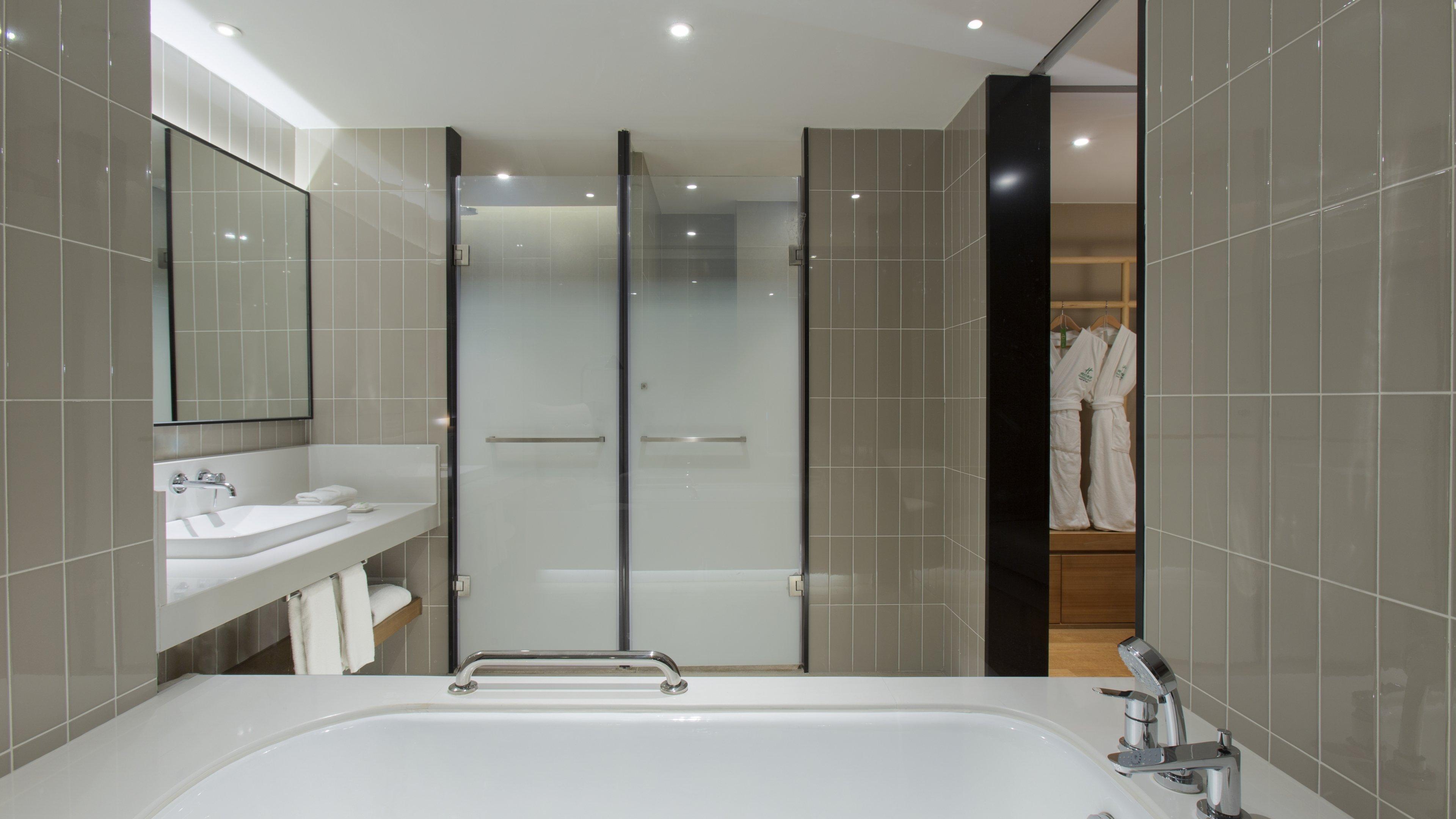 Holiday Inn & Suites Tianjin Downtown By Ihg,Tianjin Drum Tower,Joycity Shopping Mall,Tianjin Ancient Cultural Street,Haihe River,The Porcelain House,Convenient Access To Tianjin Binhai International Airport Exterior photo