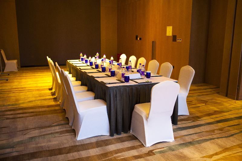 Holiday Inn & Suites Tianjin Downtown By Ihg,Tianjin Drum Tower,Joycity Shopping Mall,Tianjin Ancient Cultural Street,Haihe River,The Porcelain House,Convenient Access To Tianjin Binhai International Airport Exterior photo