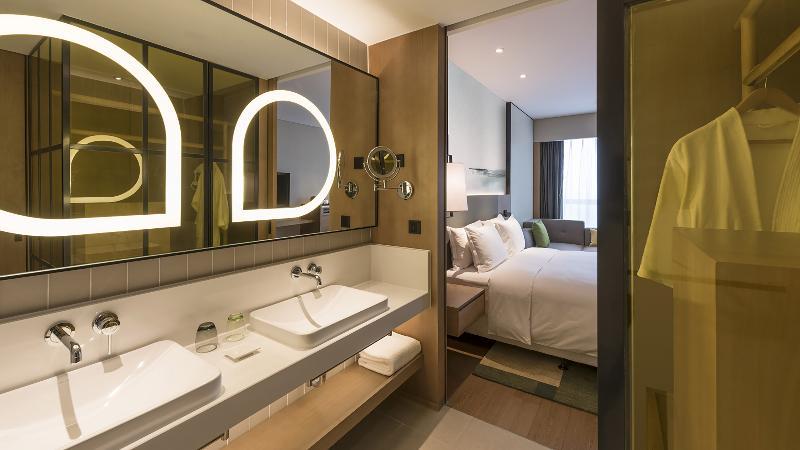 Holiday Inn & Suites Tianjin Downtown By Ihg,Tianjin Drum Tower,Joycity Shopping Mall,Tianjin Ancient Cultural Street,Haihe River,The Porcelain House,Convenient Access To Tianjin Binhai International Airport Exterior photo